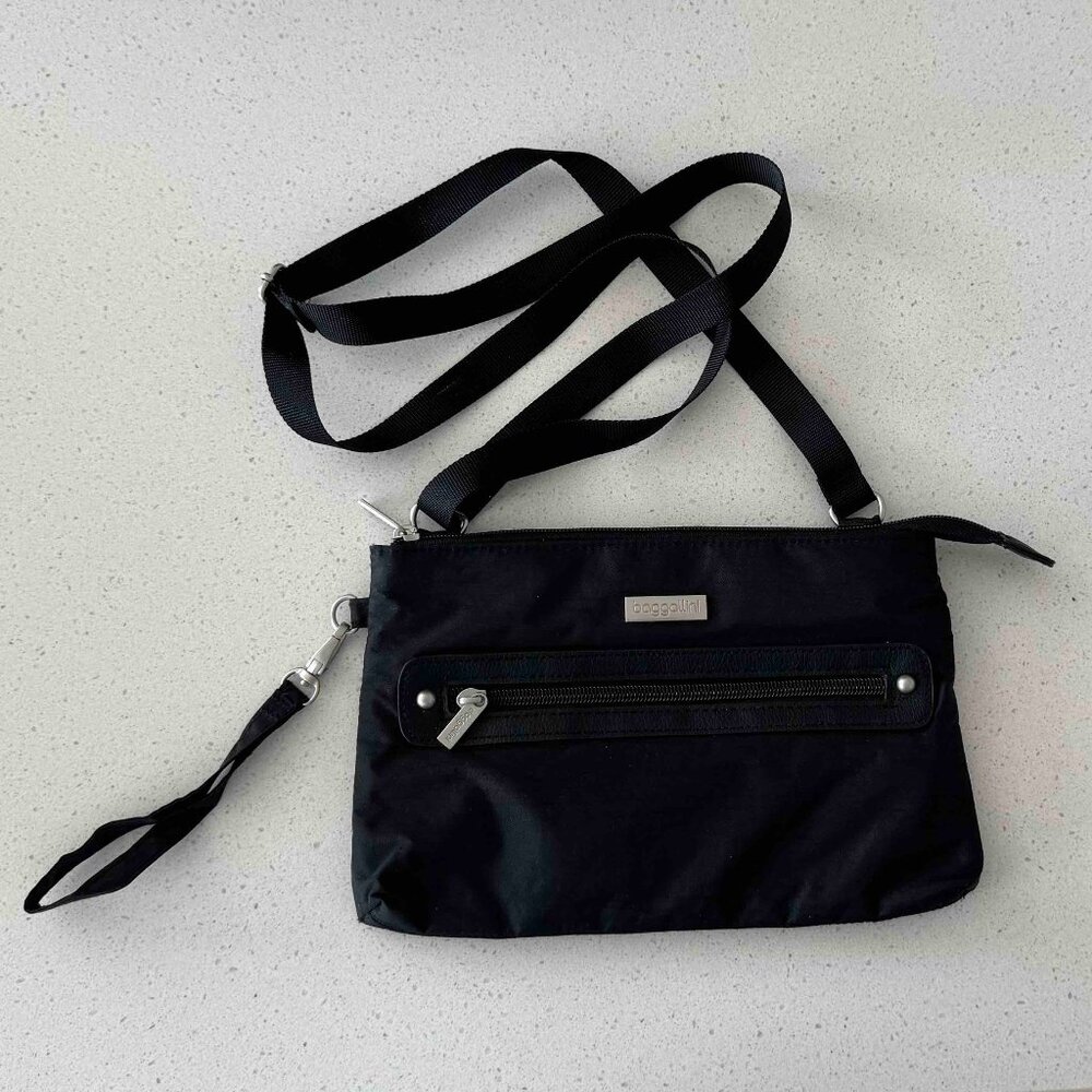 Baggallini Black Crossbody Bag with Wristlet (EUC)